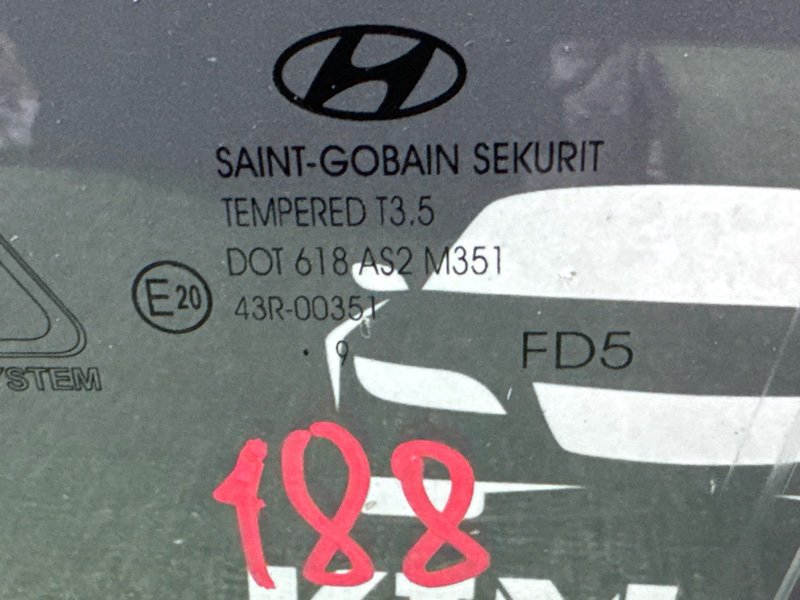 Стекло двери Hyundai i30