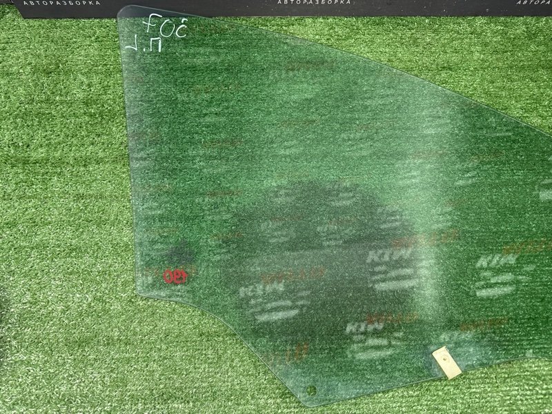 Стекло двери Peugeot 307