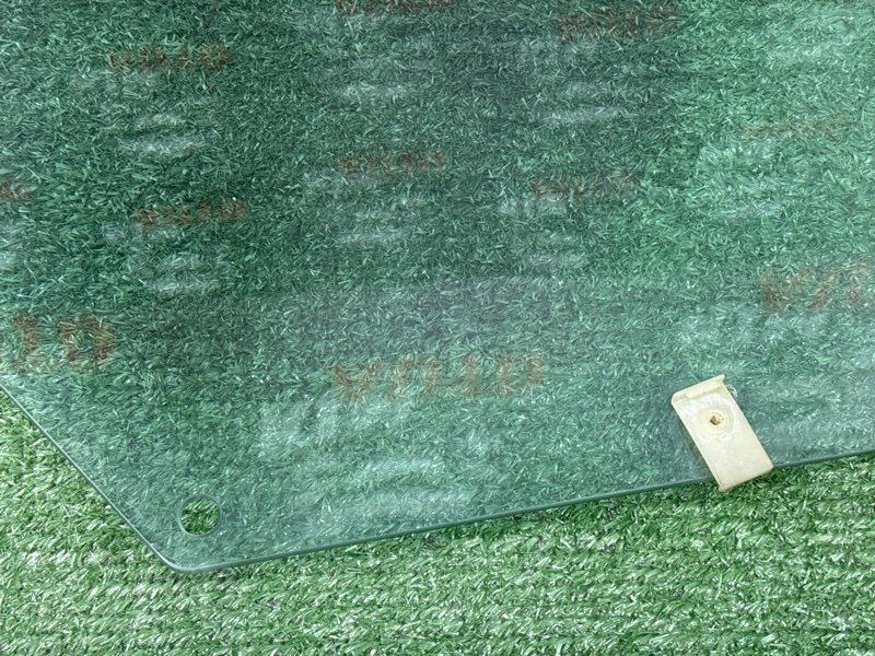 Стекло двери Peugeot 307