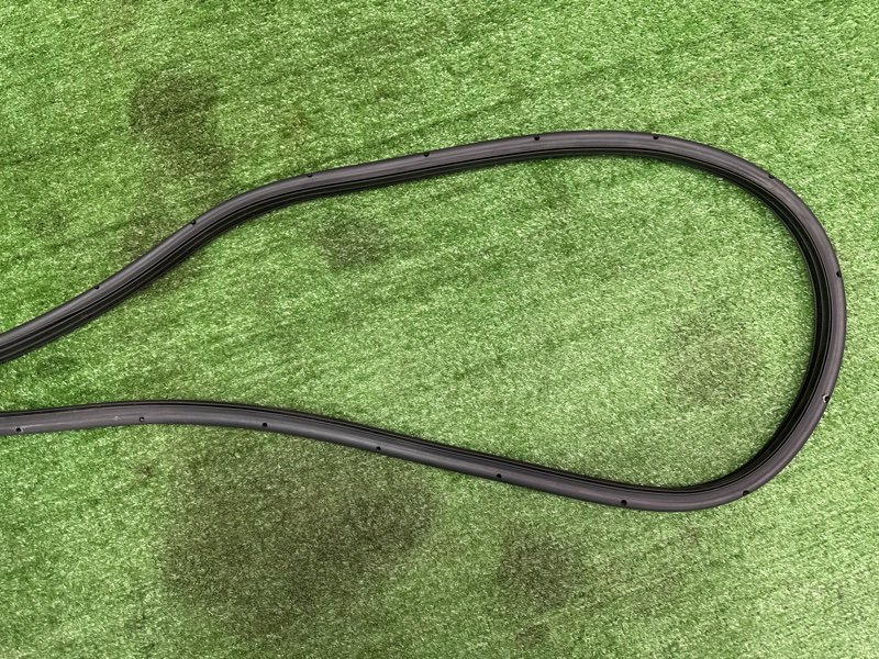 Уплотнитель двери Ford Kuga 2013 SUV