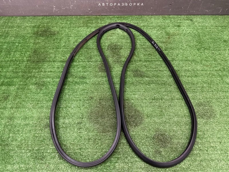 Уплотнитель двери Ford Kuga 2013 SUV