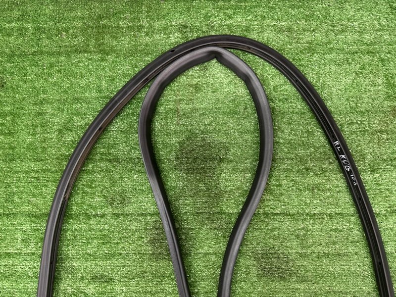 Уплотнитель двери Ford Kuga 2013 SUV