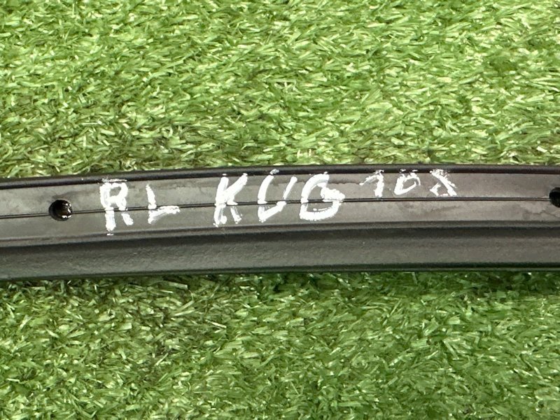 Уплотнитель двери Ford Kuga 2013 SUV