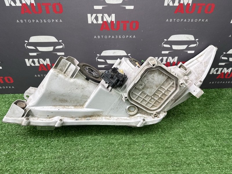 Фара Toyota Camry