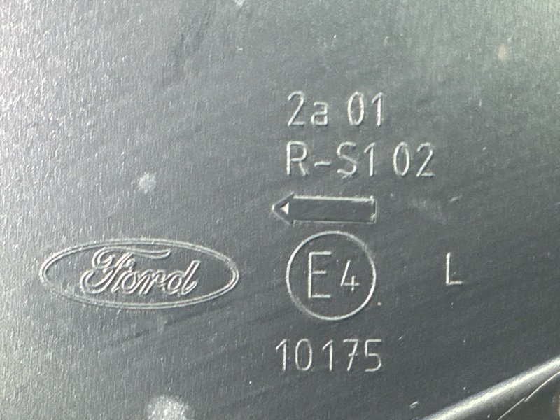 Фонарь в крыло Ford Focus 2