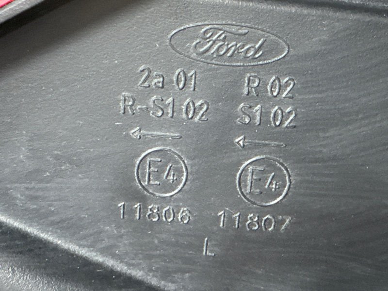 Фонарь в крыло Ford Focus 2