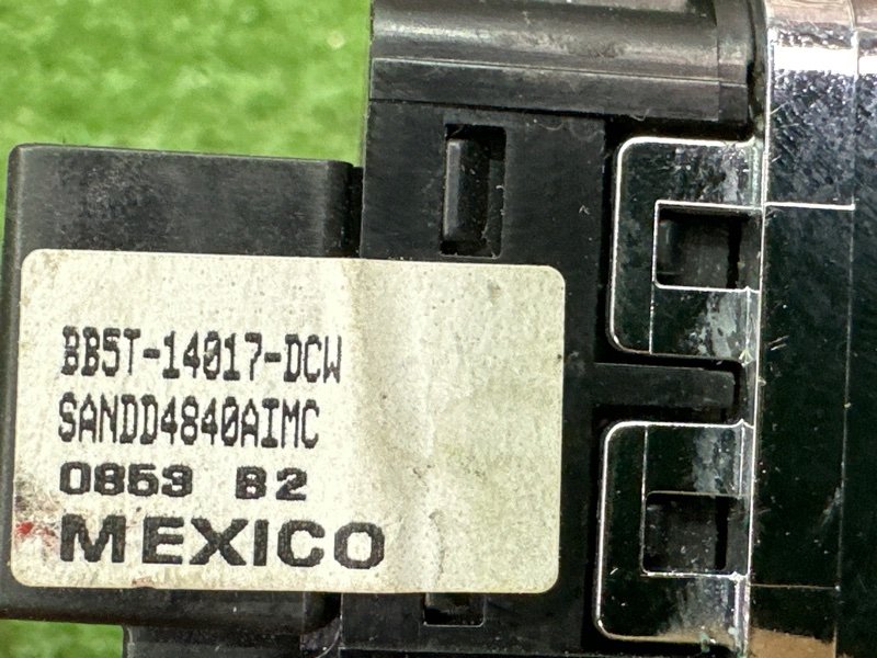 Кнопка центрального замка Ford Kuga 2013 SUV