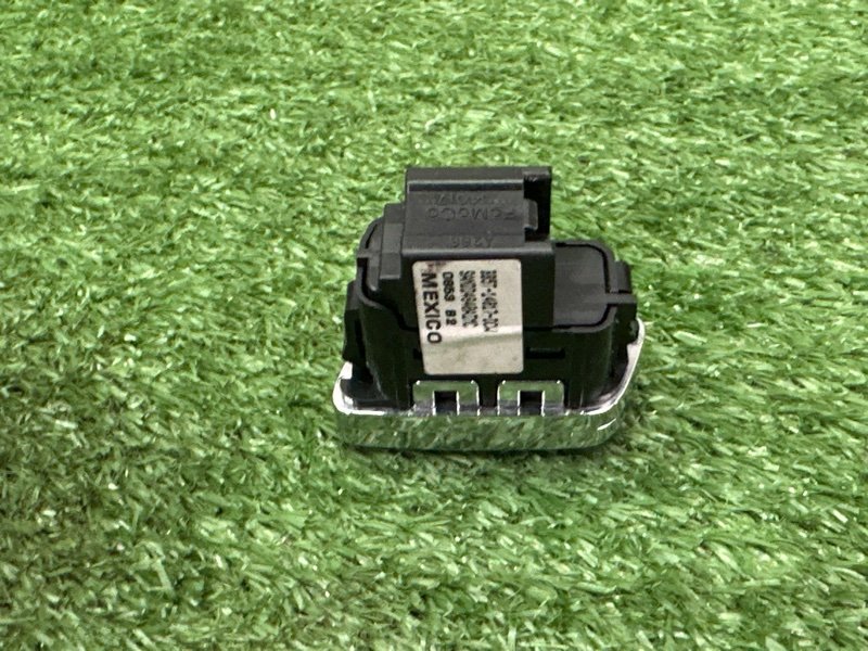 Кнопка центрального замка Ford Kuga 2013 SUV