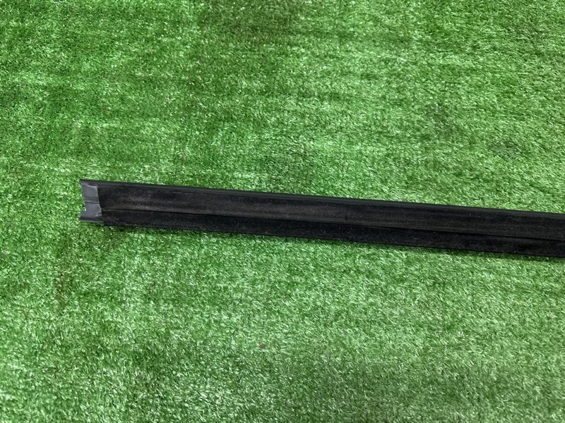 Уплотнитель стекла наружный(Бархотка) Хром Ford Kuga 2013 SUV