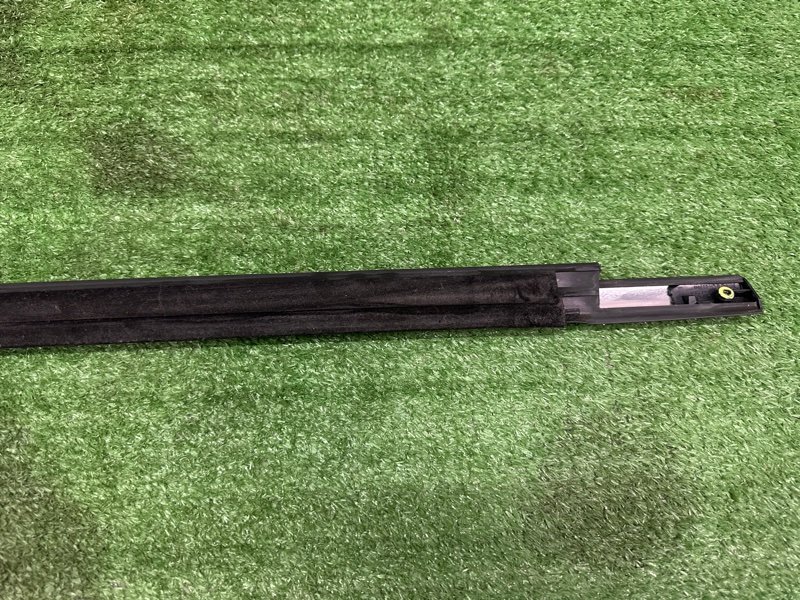 Уплотнитель стекла наружный(Бархотка) Хром Ford Kuga 2013 SUV