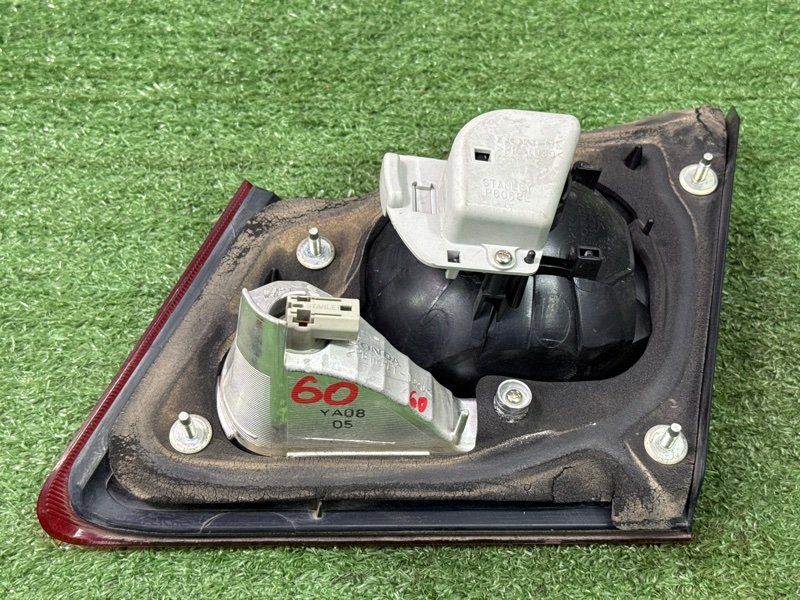 Фонарь в крышку багажника Honda Civic