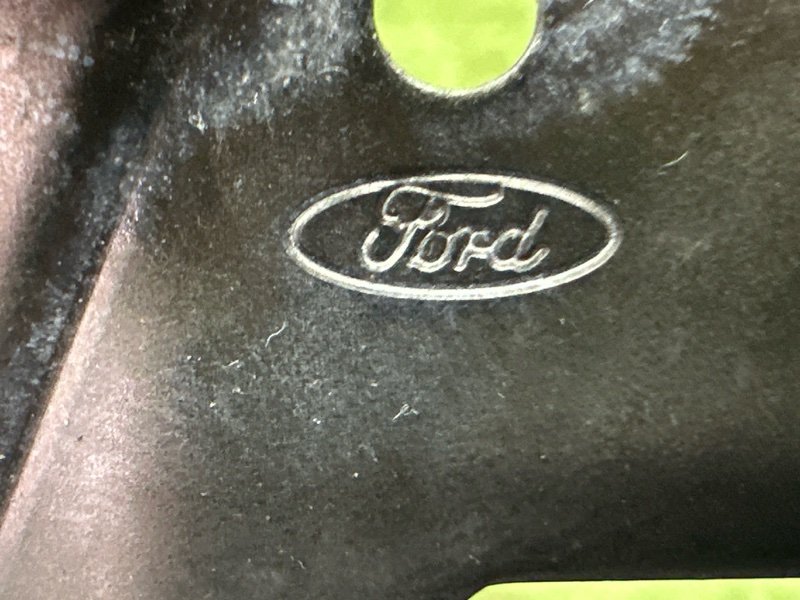 Замок капота Ford Kuga 2013 SUV