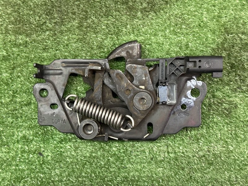 Замок капота Ford Kuga 2013 SUV