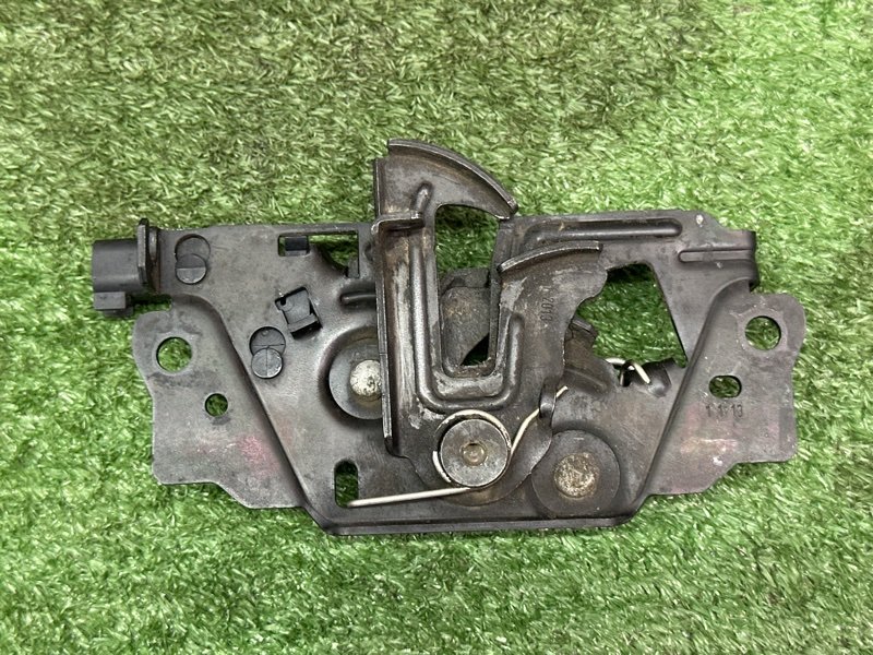 Замок капота Ford Kuga 2013 SUV