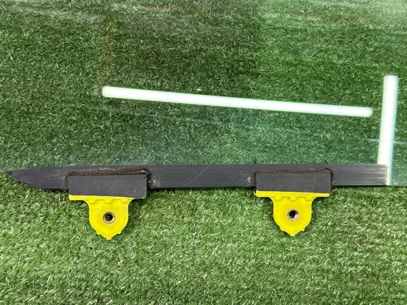 Стекло двери Mitsubishi Lancer 9