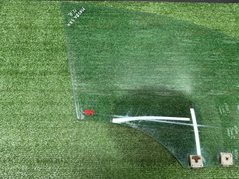 Стекло двери mazda mazda 3 BK