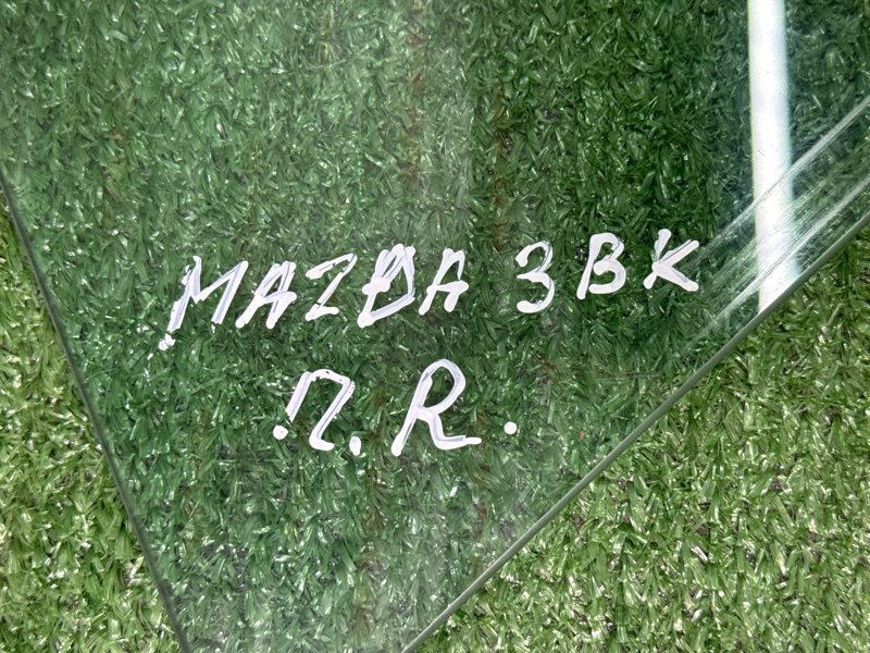 Стекло двери mazda mazda 3 BK