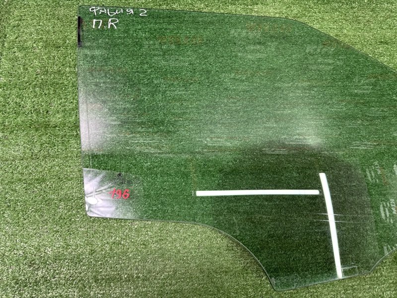 Стекло двери Skoda Fabia 2