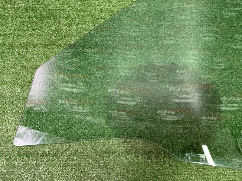 Стекло двери Skoda Fabia 2