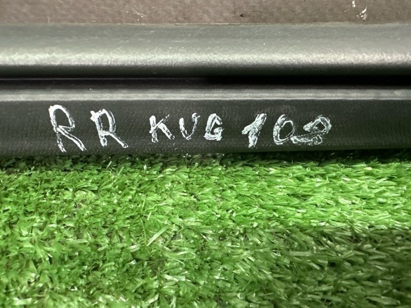 Уплотнитель проема двери Ford Kuga 2013 SUV