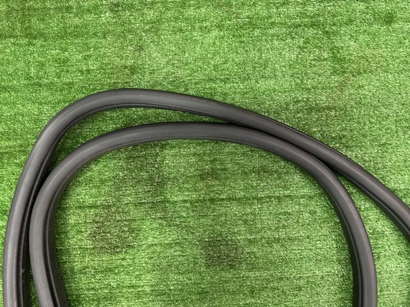 Уплотнитель проема двери Ford Kuga 2013 SUV