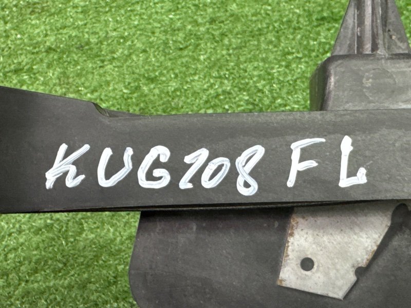 Кронштейн замка двери Ford Kuga 2013 SUV