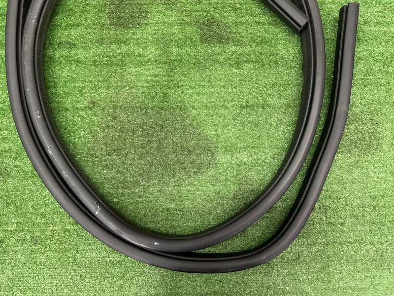 Уплотнитель проема двери Ford Kuga 2013 SUV