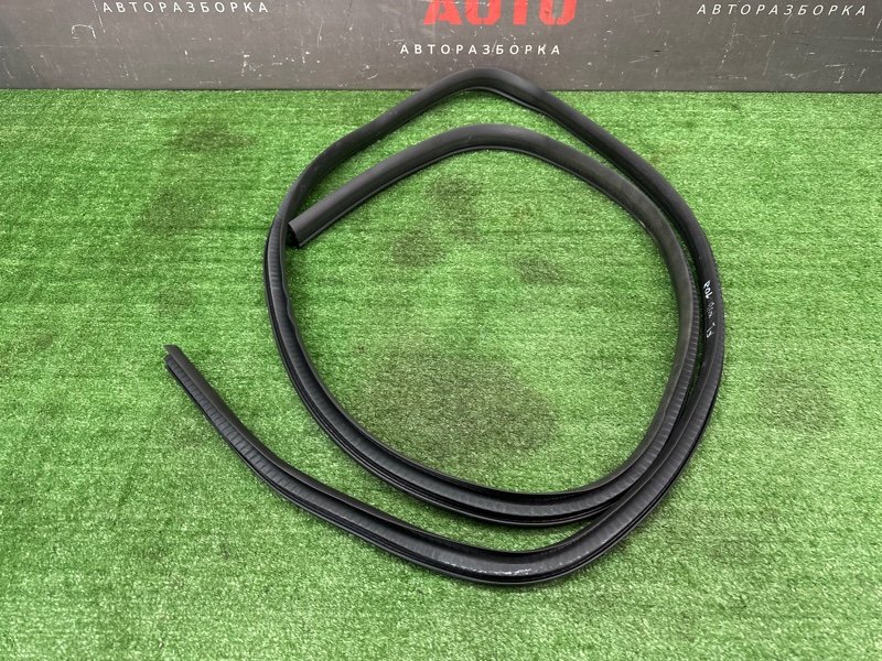 Уплотнитель проема двери Ford Kuga 2013 SUV