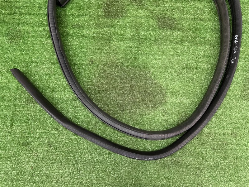 Уплотнитель проема двери Ford Kuga 2013 SUV