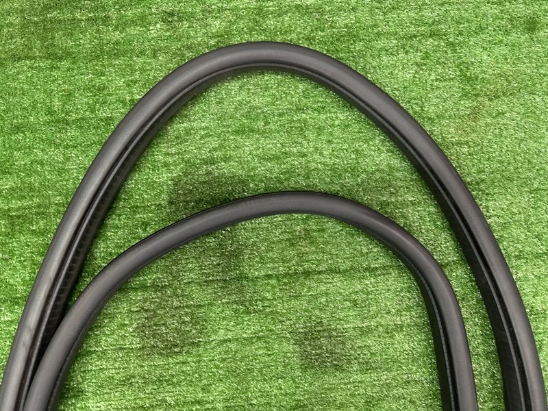 Уплотнитель проема двери Ford Kuga 2013 SUV