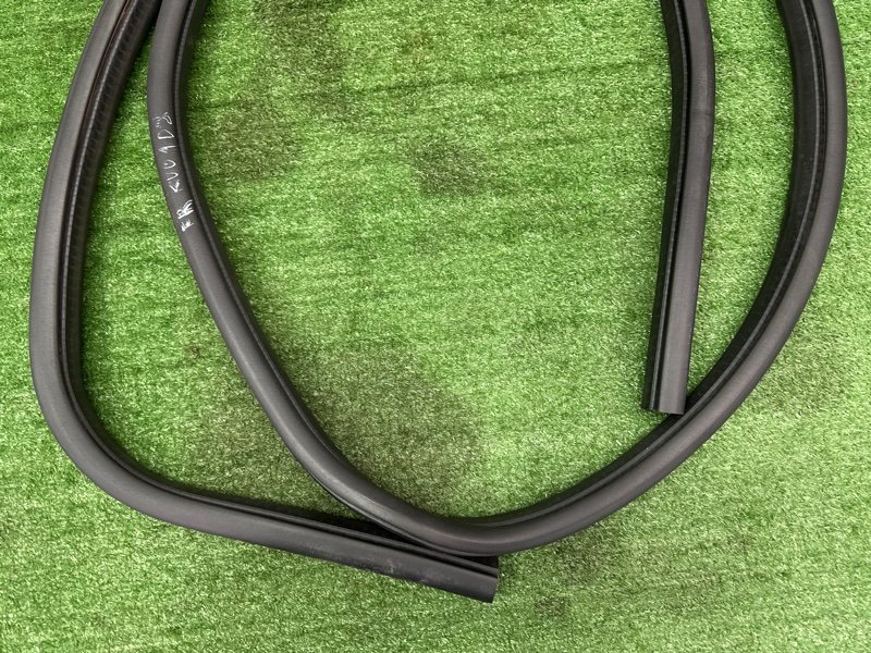 Уплотнитель проема двери Ford Kuga 2013 SUV