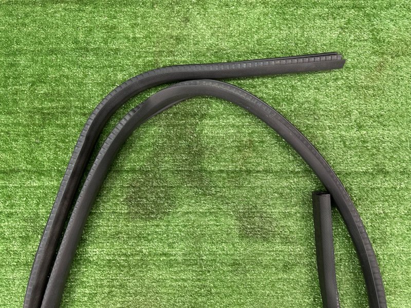 Уплотнитель проема двери Ford Kuga 2013 SUV