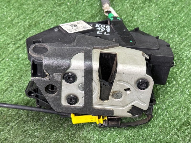 Замок двери Ford Kuga 2013 SUV
