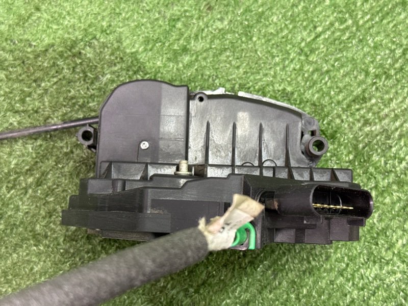 Замок двери Ford Kuga 2013 SUV