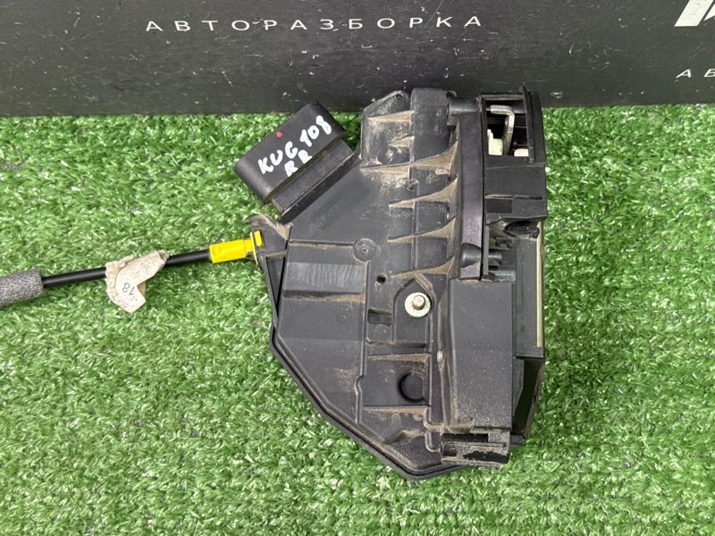 Замок двери Ford Kuga 2013 SUV
