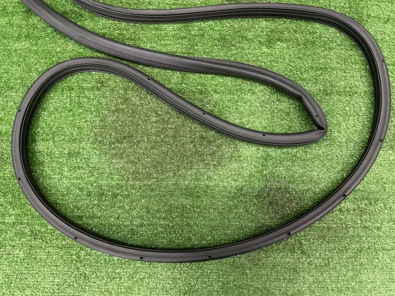 Уплотнитель двери Ford Kuga 2013 SUV