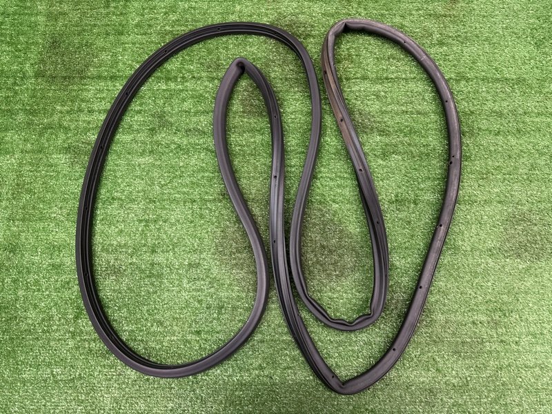 Уплотнитель двери Ford Kuga 2013 SUV