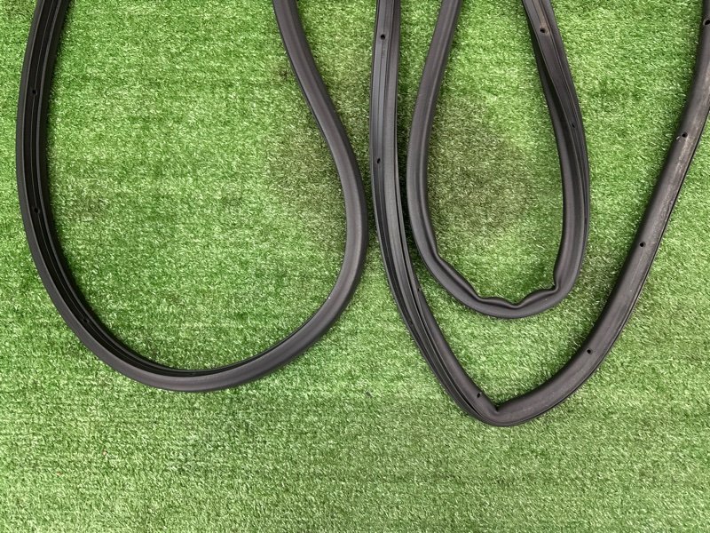 Уплотнитель двери Ford Kuga 2013 SUV