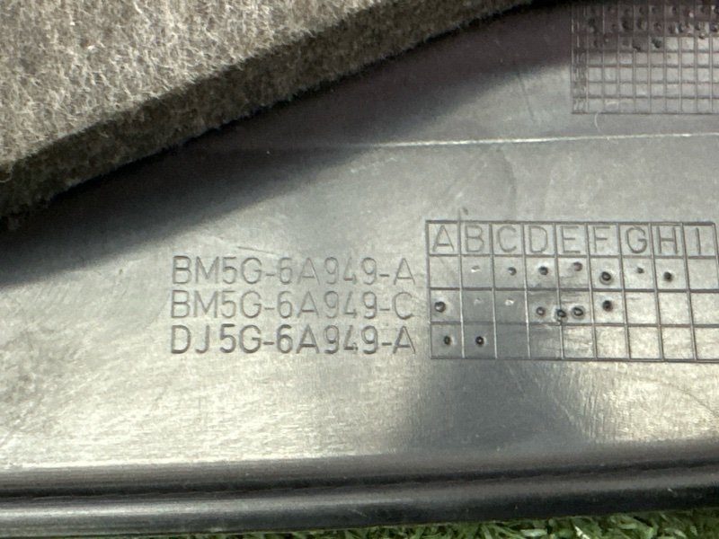 Декоративная крышка двигателя Ford Kuga 2013 SUV