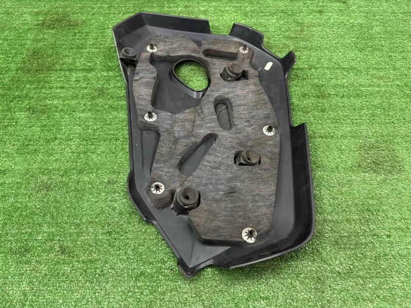 Декоративная крышка двигателя Ford Kuga 2013 SUV