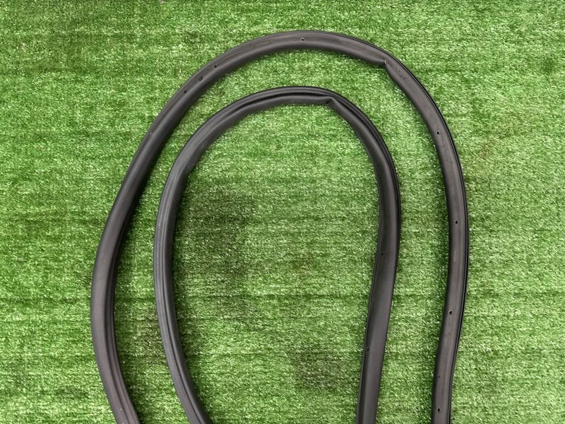 Уплотнитель двери Ford Kuga 2013 SUV