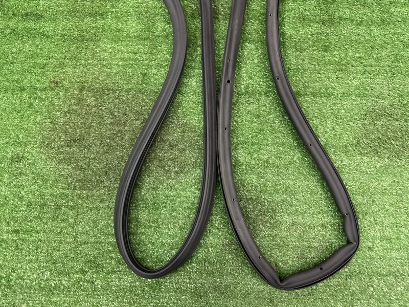 Уплотнитель двери Ford Kuga 2013 SUV