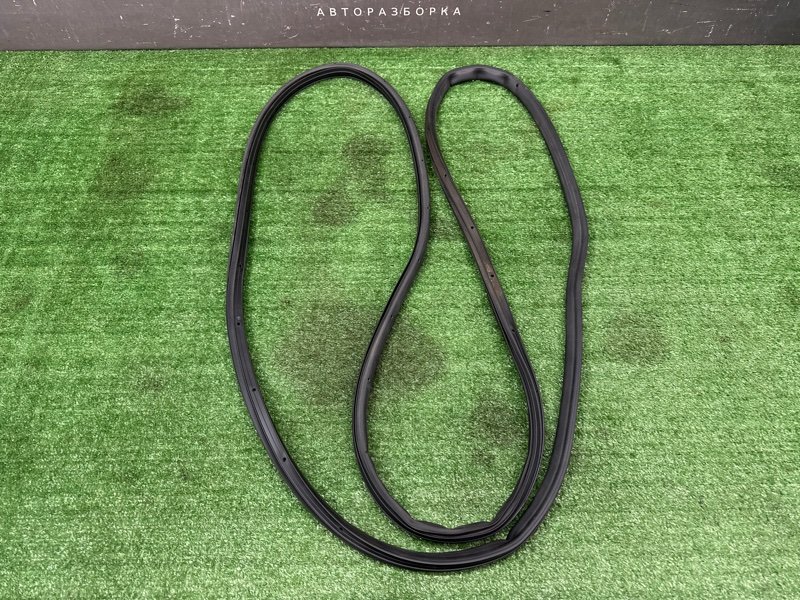 Уплотнитель двери Ford Kuga 2013 SUV