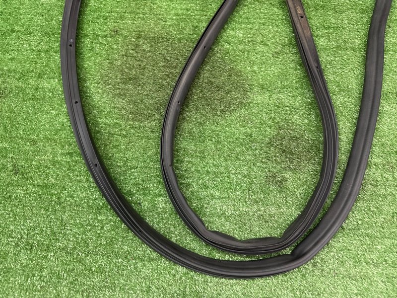 Уплотнитель двери Ford Kuga 2013 SUV