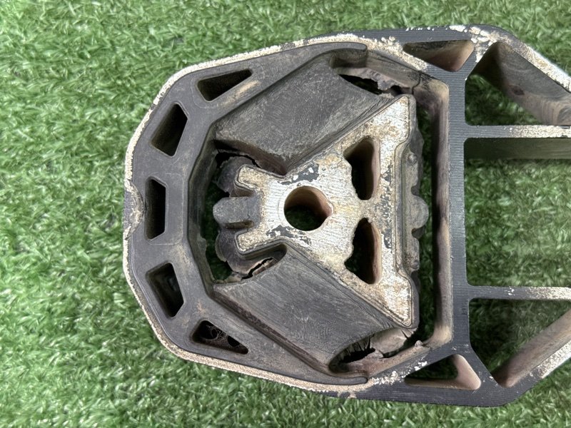 Подушка(опора) двигателя/АКПП Ford Kuga 2013 SUV