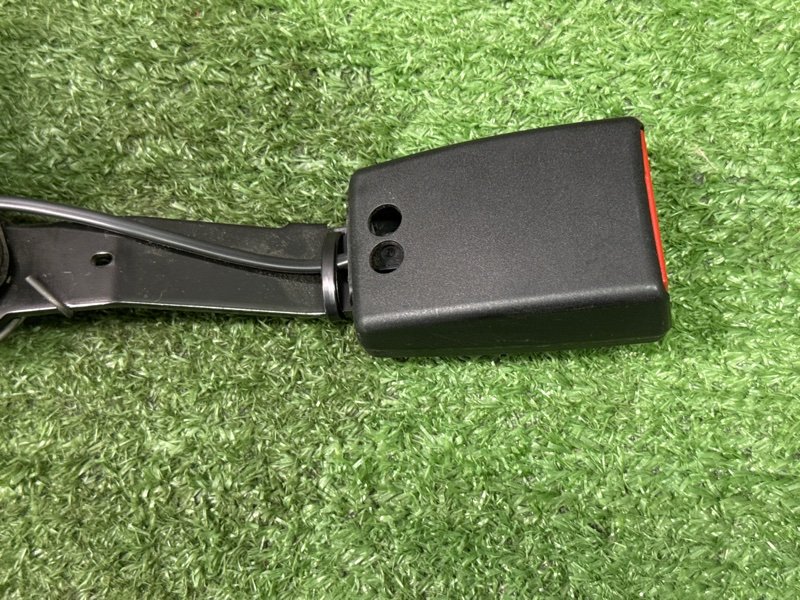 Замок ремня безопасности Ford Kuga 2013 SUV