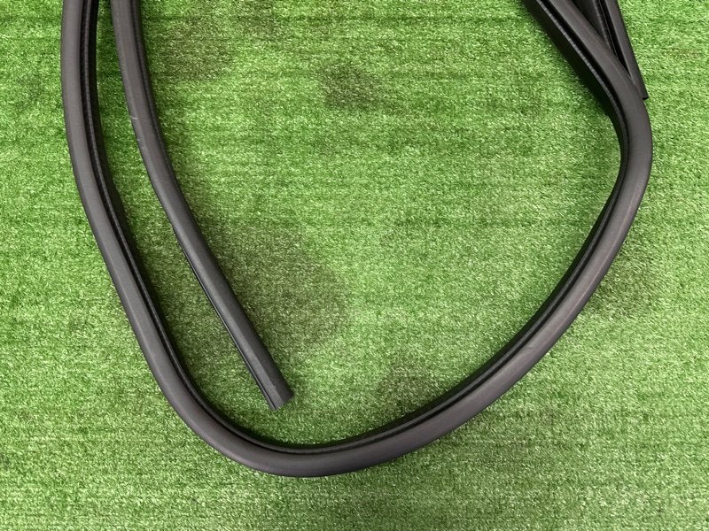 Уплотнитель проема двери Ford Kuga 2013 SUV