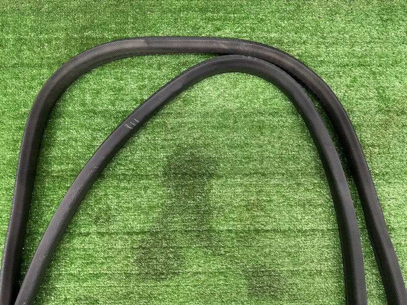 Уплотнитель проема двери Ford Kuga 2013 SUV