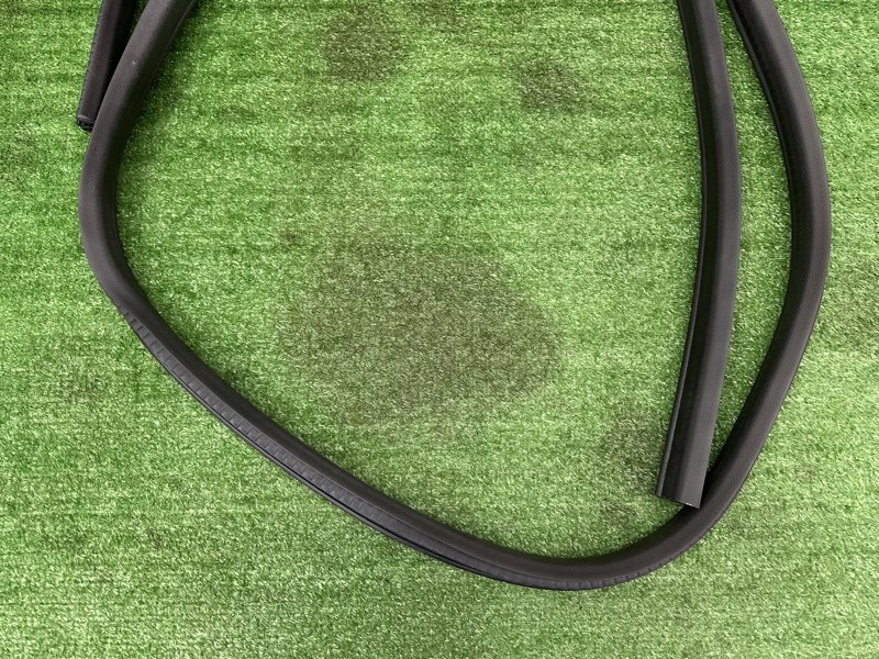 Уплотнитель проема двери Ford Kuga 2013 SUV