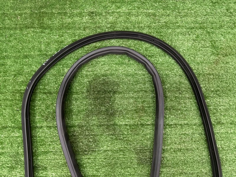 Уплотнитель двери Ford Kuga 2013 SUV